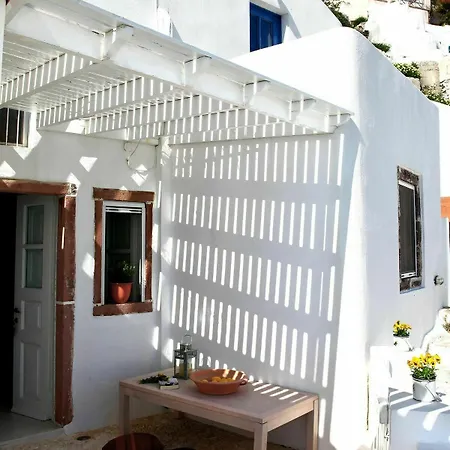 Апартаменты Menias Cave House *