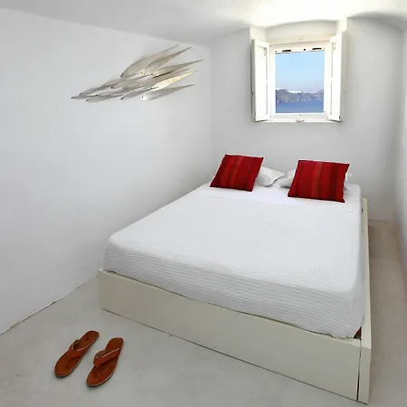 Апартаменты Menias Cave House *