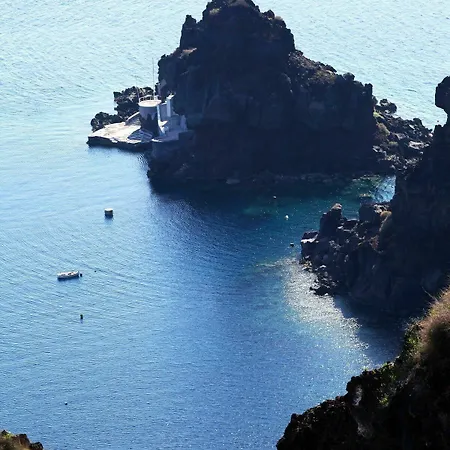 Menias Cave House * Ия