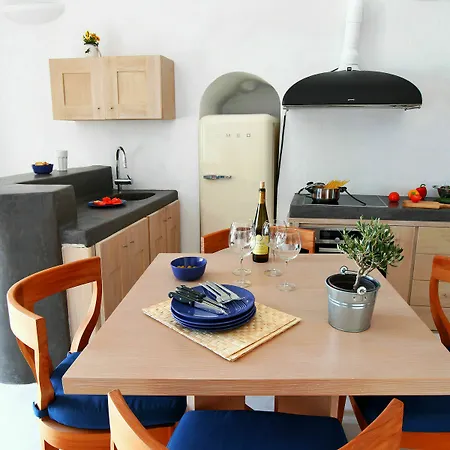 Апартаменты Menias Cave House *