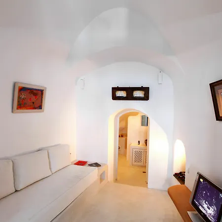 Апартаменты Menias Cave House Ия