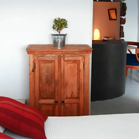 Апартаменты Menias Cave House Ия