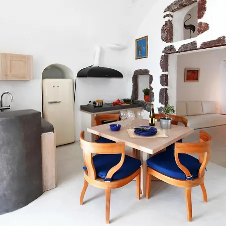 Апартаменты Menias Cave House *